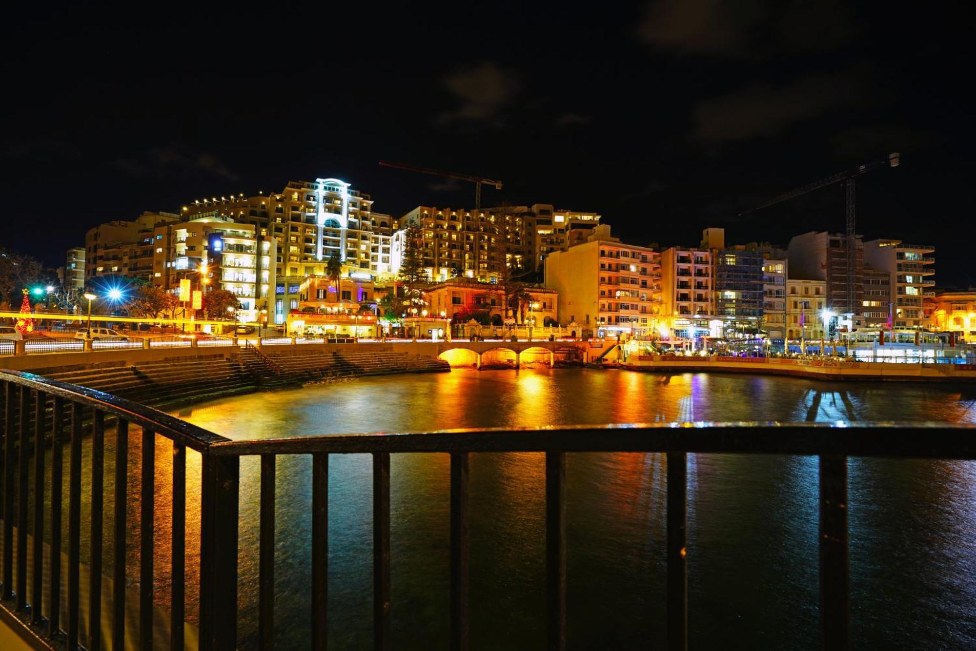 Depiro Point Deluxe - Modern, Designer Apartment 2 Minutes Away From Popular Sliema Seafront Exteriör bild